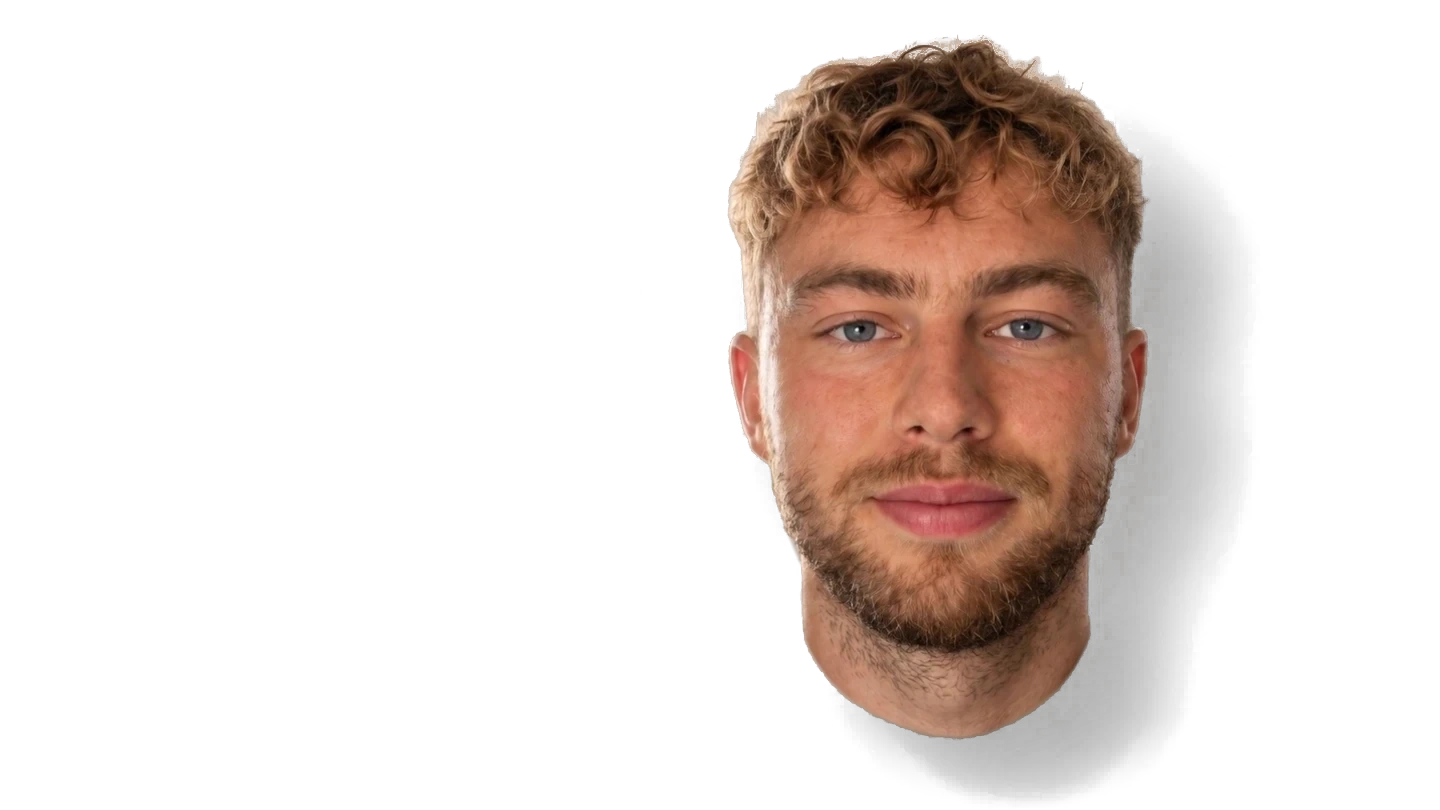 Tim, Gründer von Tandemwerk, schaut dich an.